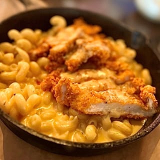Hot Chicken Mac Brunch